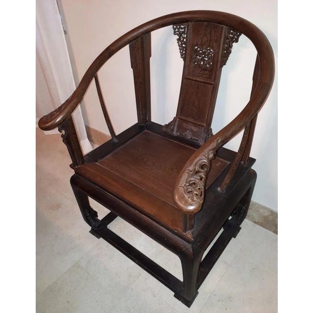 Majestic quanyi type armchair in jichimu, with a rounded horseshoe-shaped back. The armchair is openwork and delicately...