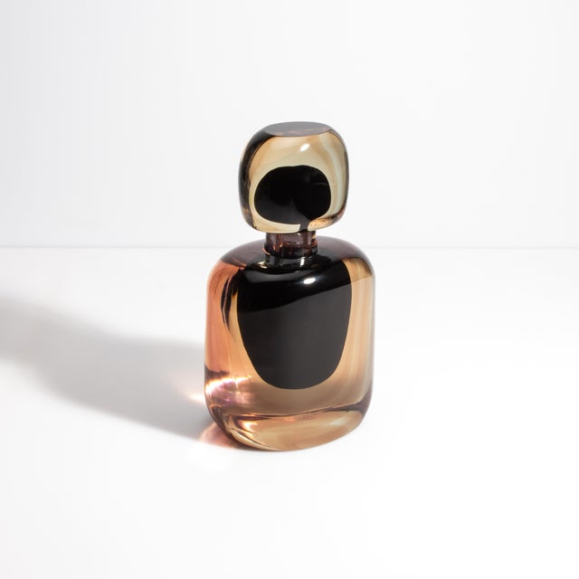 Exuding unparalleled luxury and sophistication, this Murano glass bottle in smoky quartz and onyx black is a masterpiece...