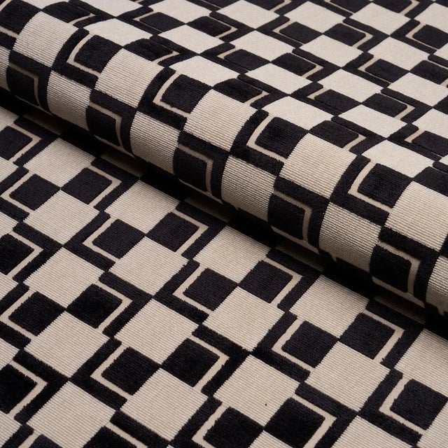 Schumacher Schumacher Edison Velvet Fabric In Noir For Sale - Image 4 of 5