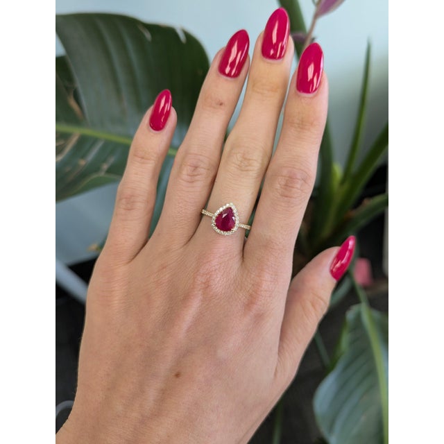 Modern 1.9Ct Gia Certified Mozambique Ruby Ring With Natural Diamonds Accents: 14k Gold, Size 6.75 For Sale - Image 3 of 10