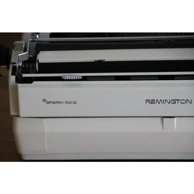 1970s De Luxe Monarch Typewriter from Remington, 1970s For Sale - Image 5 of 11