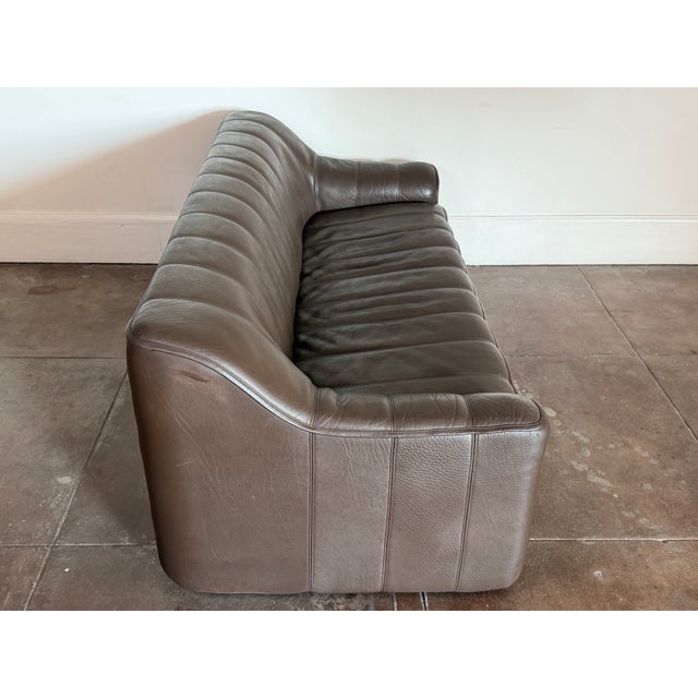 Taupe 1980’s Buffalo Leather Ds-44 Attributed to DeSede Sofa For Sale - Image 8 of 16