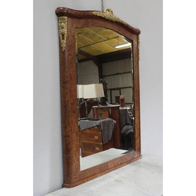 This mirror, thick 7cm, has a mercury ice with a greater part of the slight curve, marrying the shape of the frame. On its...