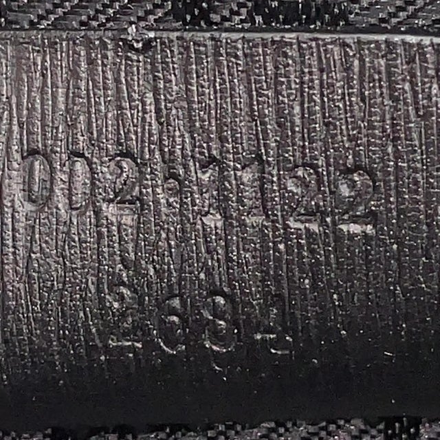 A 1990s Gucci Black Textured Leather and Brass Hardware Shoulder Bag For Sale - Image 13 of 14