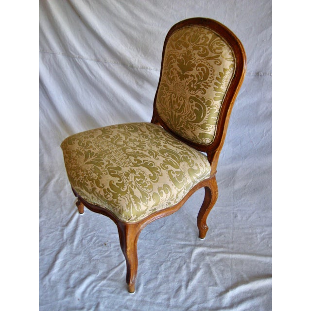 French Fortuny Corone Textile on Set of 4 French Louis XV Chairs 18 Century For Sale - Image 3 of 12