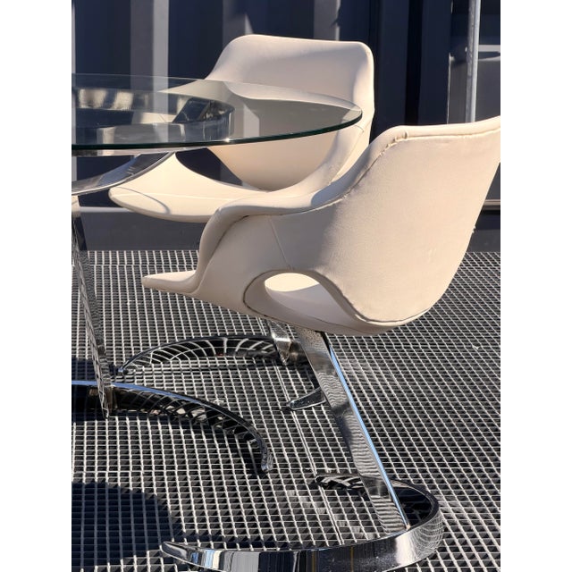 Silver Mid-Century Modern Space Age Cantilever Dining Set in Chrome and Clear Glass attributed to Boris Tabacoff, France, 1970s, Set of 5 For Sale - Image 8 of 16