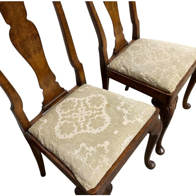 Queen Anne Early 20th Century Pair of Queen Anne Style Burl Walnut Side Chairs With Shell Carved Cabriole Legs For Sale - Image 3 of 7