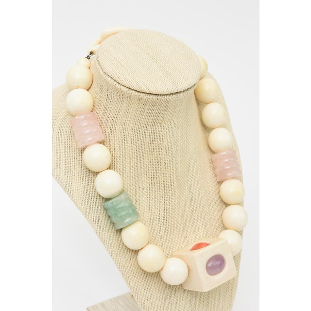 Vintage 1960's Jade, Coral, Pink Quartz, Amethyst, Malachite, Jade, and Hematite Collar Necklace. For Sale - Image 10 of 10