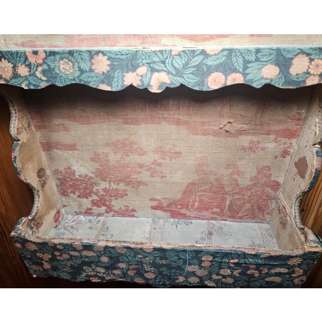 Small French Estanier, With Scalloped Edging and Hand Painted Trim For Sale - Image 13 of 17