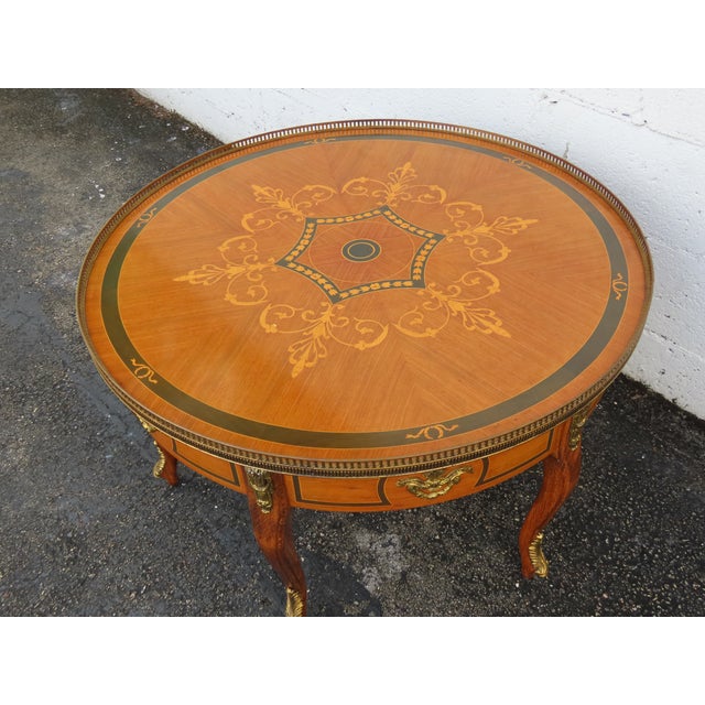 French French Inlay Round Coffee Table With Brass Apron 6349 For Sale - Image 3 of 11