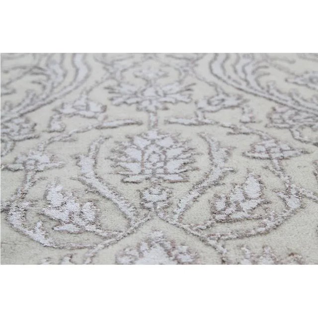 Traditional Handwoven Silk and Wool Runner Rug 5'0" X 7'10" For Sale - Image 4 of 13