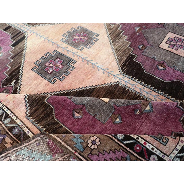 Textile Galerie Shabab Collection Mid-20th Century Handmade Turkish Anatolian Tribal Long Room Size Carpet For Sale - Image 7 of 8
