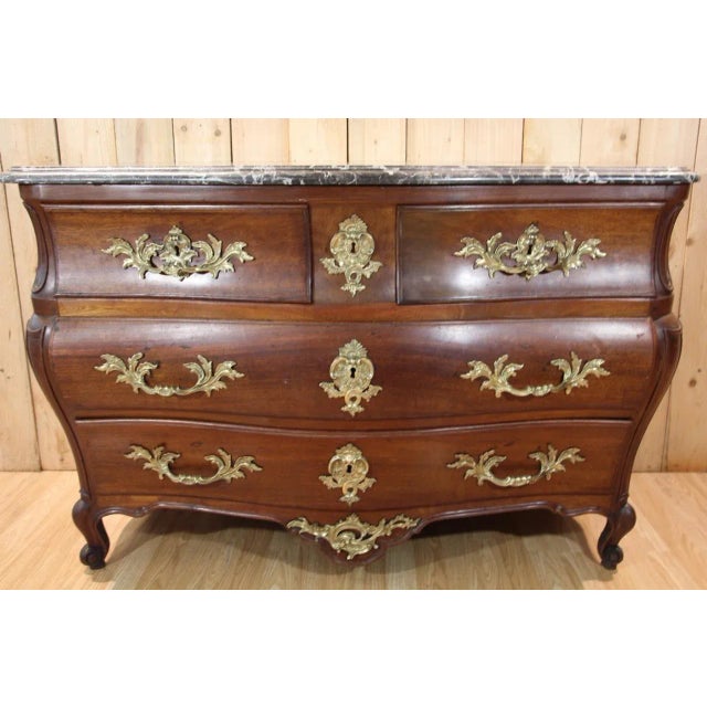 Regency period chest of drawers, hand-crafted, curved on all sides with its original marble, in good condition, missing...