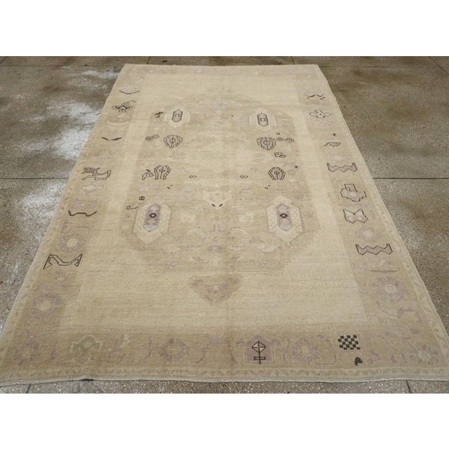 Galerie Shabab Collection Mid-20th Century Turkish Anatolian Accent Rug For Sale - Image 4 of 10
