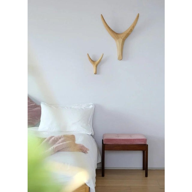 Medium Nguni Head Black Iroko, Animal Head Wall Sculpture, Grey For Sale In Dallas - Image 6 of 10