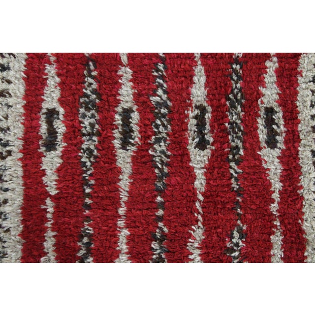 Mid-Century Modern Vintage Swedish Rya Rug With Ivory, Black and Red Geometric Pattern - Rug & Kilim For Sale - Image 3 of 7
