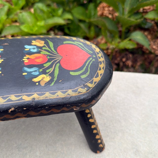1950s Hand Painted Scandinavian Style Wooden Folk Art Footstool With Heart and Floral Decoration For Sale - Image 4 of 9