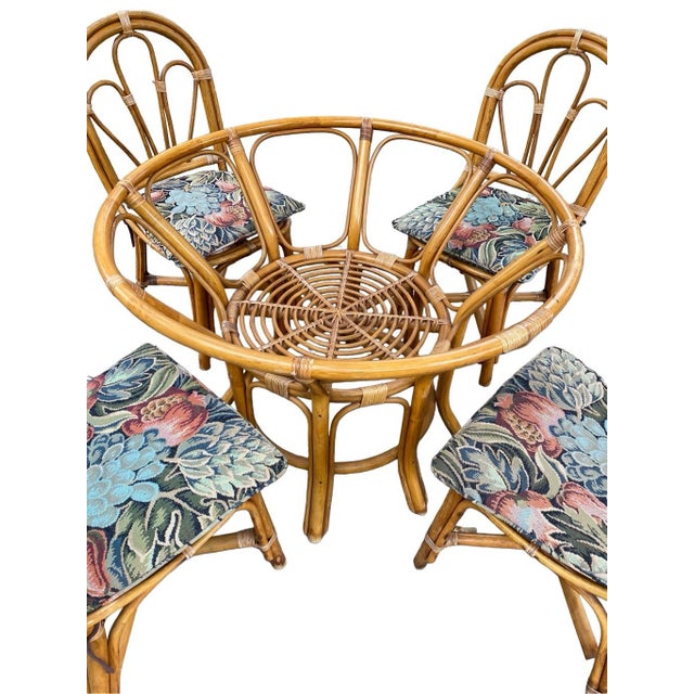 Vintage Bamboo Florida Sunroom Patio Table With Chairs Glass top is 40” round Furniture is in very good working condition,...