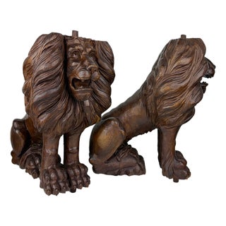 Antique Renaissance Revival Italian Hand-Carved Wooden Lions, 1890s, Set of 2 For Sale