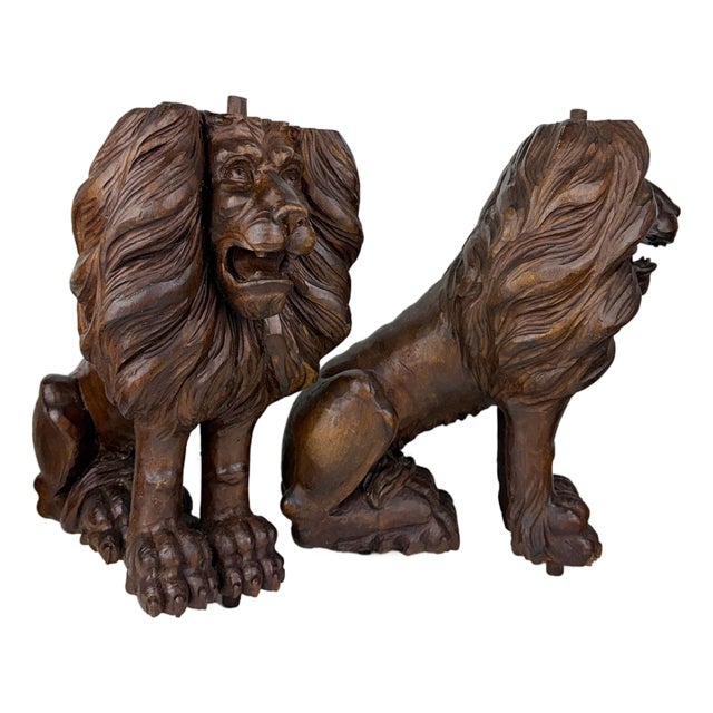 Antique Renaissance Revival Italian Hand-Carved Wooden Lions, 1890s, Set of 2 For Sale