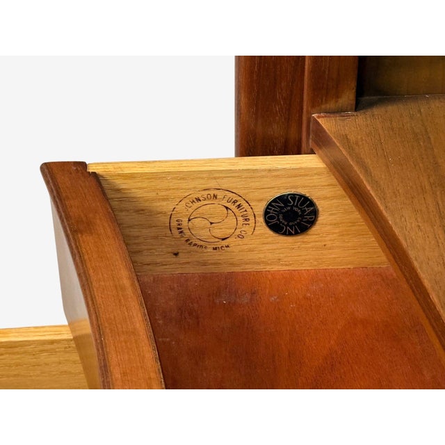 Paul Frankl, John Stuart, Concave Nightstands, Walnut, Brass, Usa, 1950s For Sale - Image 15 of 16