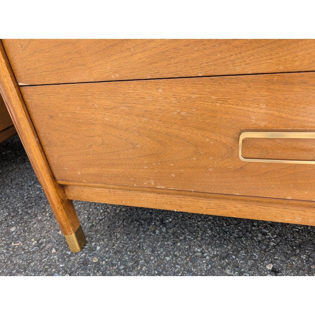 Drexel Cascade Vintage Mid Century Modern Walnut Finish 5 Drawer Chest Dresser For Sale - Image 10 of 13