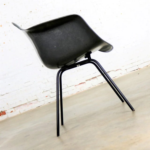 Mid Century Modern Elephant Hide Gray Eames Herman Miller Molded Fiberglass Dax Arm Shell Chair H Base For Sale - Image 6 of 13