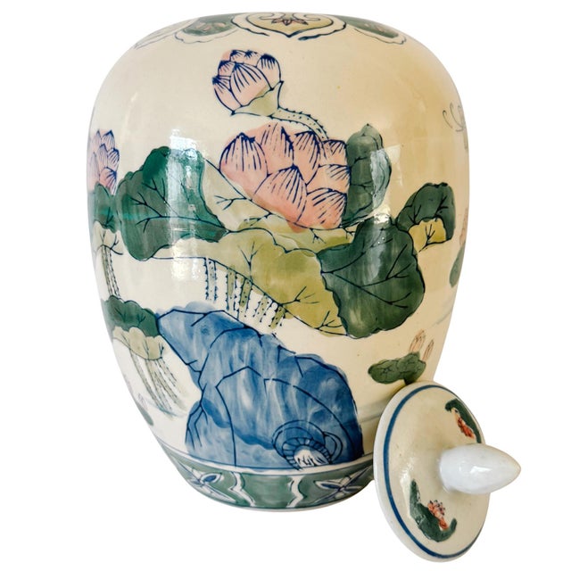 Vintage Chinese Hand-Painted Polychrome Porcelain Temple Jar With Pink Lotus & Butterflies For Sale - Image 4 of 6