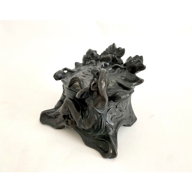 1900 - 1909 1900 French Art Nouveau Clara Pfeffer Vanity Box For Sale - Image 5 of 12