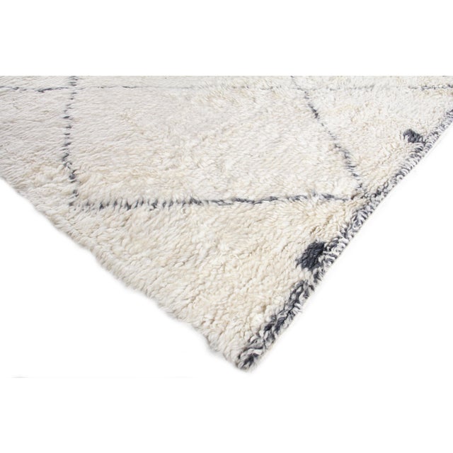 Perfectly plush! Our Weighton rugs feature luxurious art silk hand-knotted in a classic diamond pattern. This beautiful...