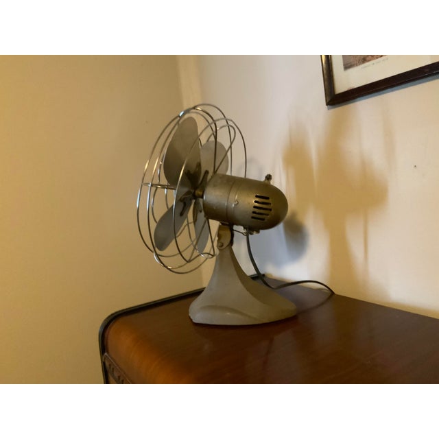 1940s Industrial Manning-Bowman Model 51 Oscillating Desk Electric Fan For Sale - Image 10 of 11