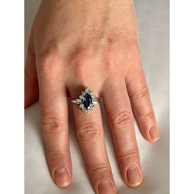 2.5 Ct Blue Sapphire & 1.2Ct Diamond Cocktail Ring in 18 Karat White Gold Estate For Sale - Image 13 of 18