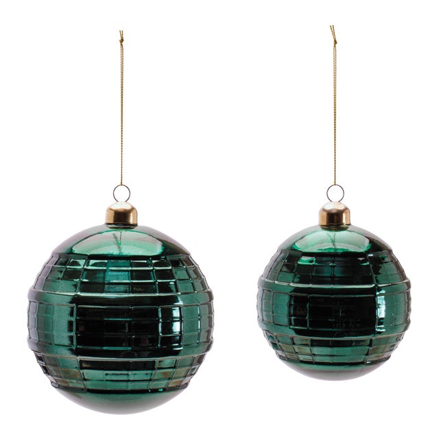 Bring classic holiday sparkle to your décor with this Glass Ball Ornament Set. Featuring two sizes4" and 5" in...