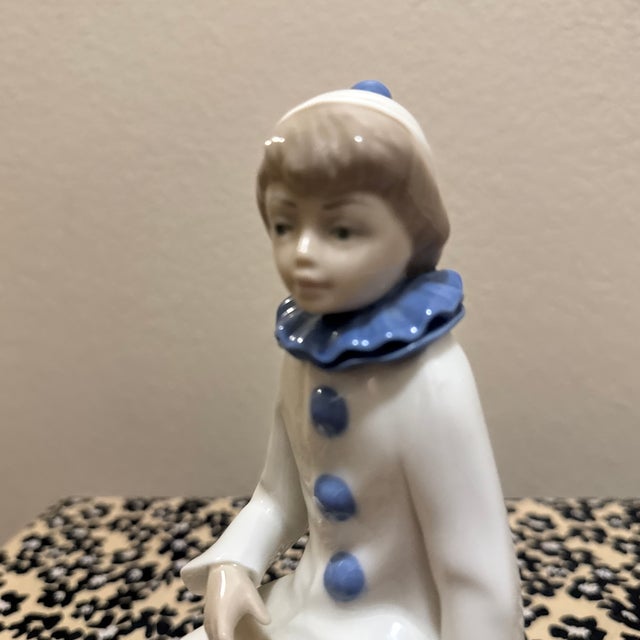 Vintage Porcelain Casades Clown Eith Tambourine Figure Made in Spain For Sale In New Orleans - Image 6 of 10