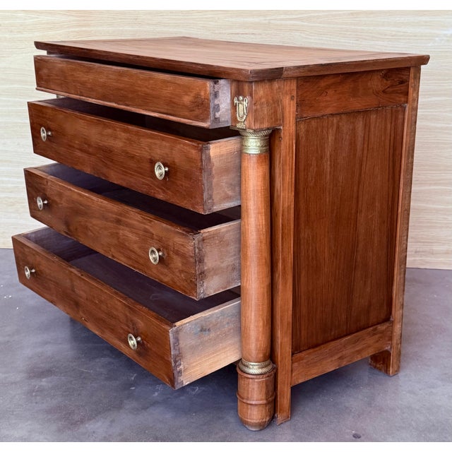 1830s French Empire Walnut Chest with Four Drawers and Gilded Edges, Commode For Sale - Image 4 of 18