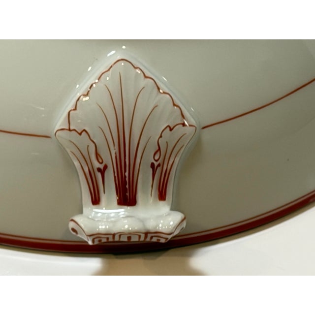 Pillivuyt et Cie Late 19th Century Pillivuyt Porcelain Tureen With Belgian Archery Guild Crest For Sale - Image 4 of 12
