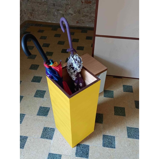 Contemporary Plinto Giallo Umbrella Stand by Pietro Meccani for Meccani Design For Sale - Image 3 of 5