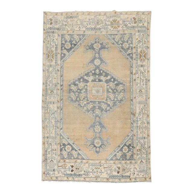 Early 20th Century Persian Accent Size Rug - 4'3" X 6'4" For Sale