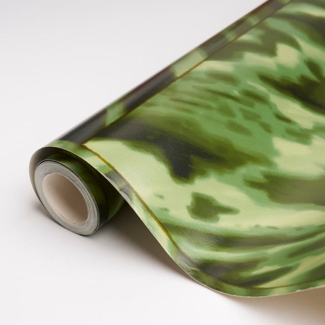 Schumacher SAMPLE - Schumacher x Celerie Kemble Tortoise Shell Wallpaper In Amazon For Sale - Image 4 of 4