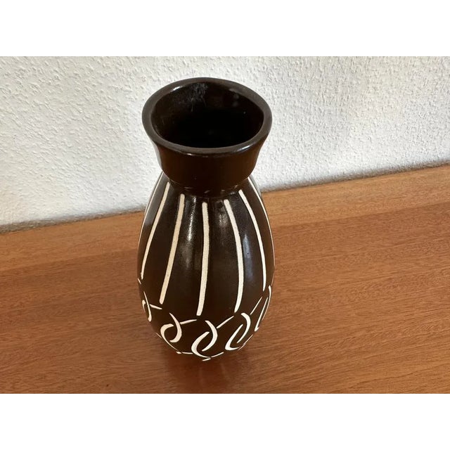 A prime example of the special design of the well -known manufacturer. It is strongly dark brown and very decorative....