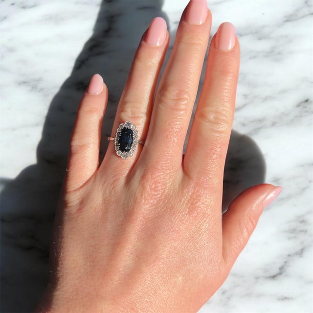 Antique Ring from the 1910s (Belle Époque), Platinum, Blue Sapphire and Diamonds This antique ring, dating from the 1910s...