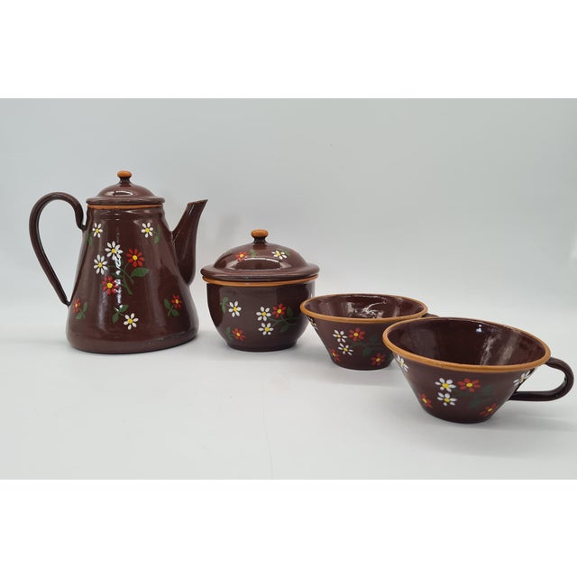 An original, complete set of vintage enamelware, consisting of: - a large pitcher with a lid, - a sugar bowl with a lid, -...