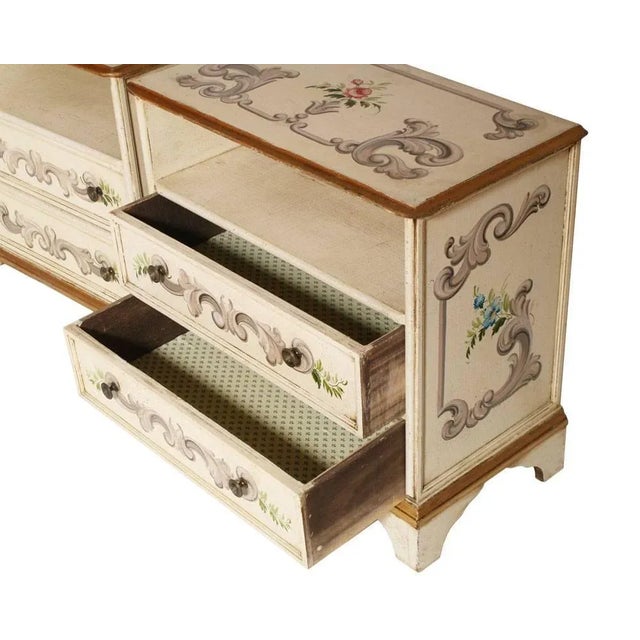 Mid-Century Modern Venetian Mid-Century Decorated & Laquered Nightstands, Set of 2 For Sale - Image 3 of 6