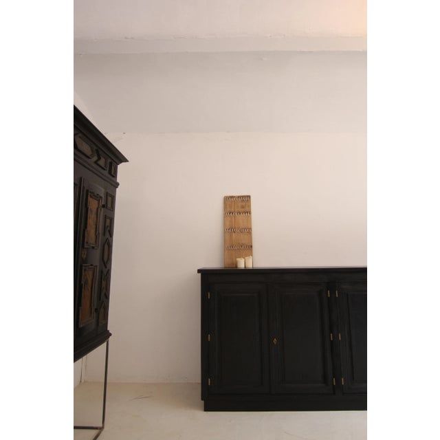 A highly decorative vintage board with 44 heel irons for shoes and boots from an old shoemaker´s workshop. The bumper...