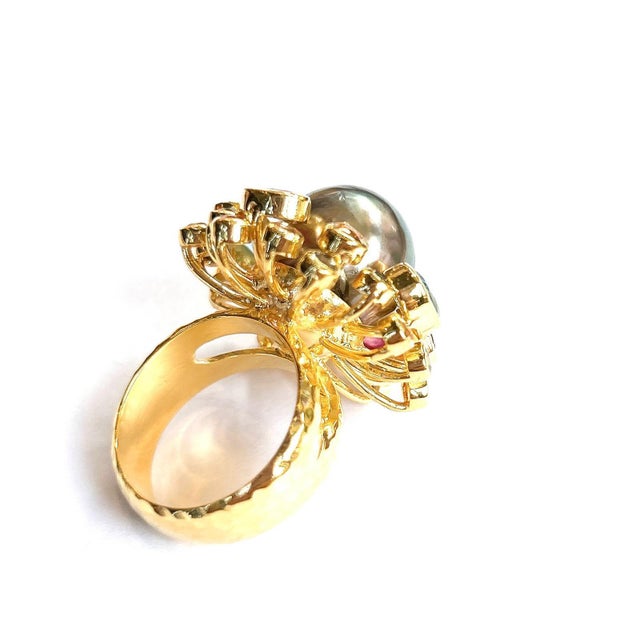 Bochic “Orient” Tahiti South Sea & Multi Sapphire Cluster Ring Set 18K & Silver, Size 4.5 For Sale In New York - Image 6 of 10