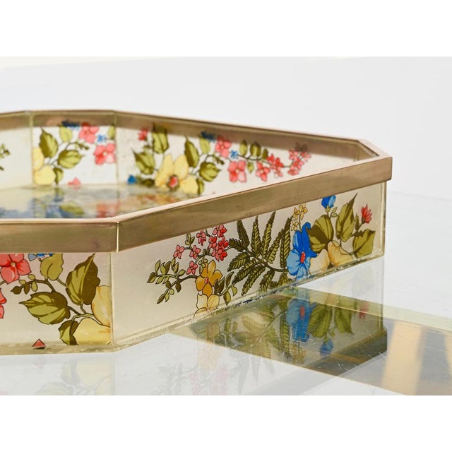 Vintage Octagonal Floral Acrylic and Brass Serving Tray by Alberto Sordi, Italy, 1970s For Sale - Image 9 of 12