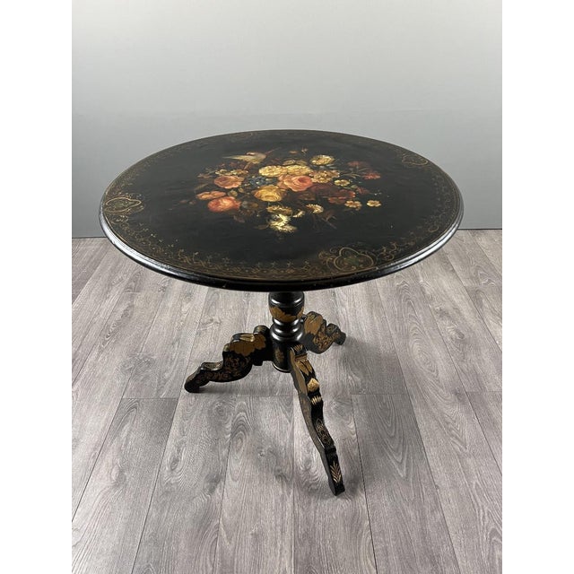 19th Century Napoleon III Pedestal Table in Black Lacquered Wood with Painted Floral Decoration For Sale - Image 6 of 10