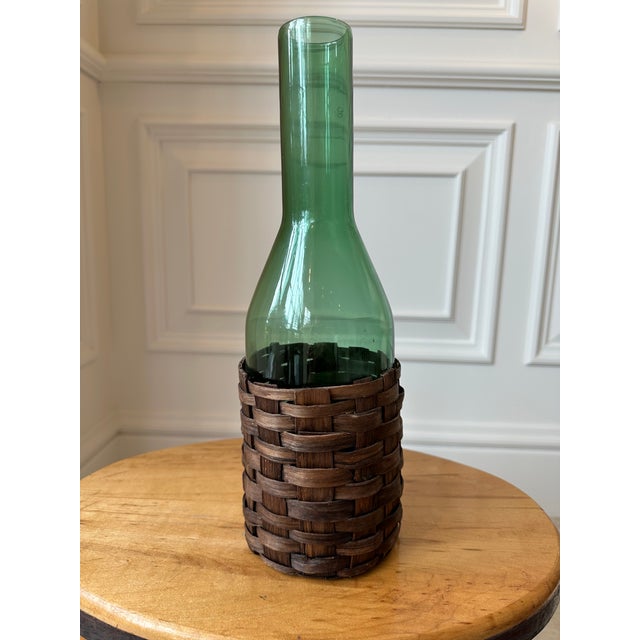 Vintage 13.5” Mid-Century Italian Emerald Green Glass Carafe With Fitted Woven Sleeve For Sale In Los Angeles - Image 6 of 15