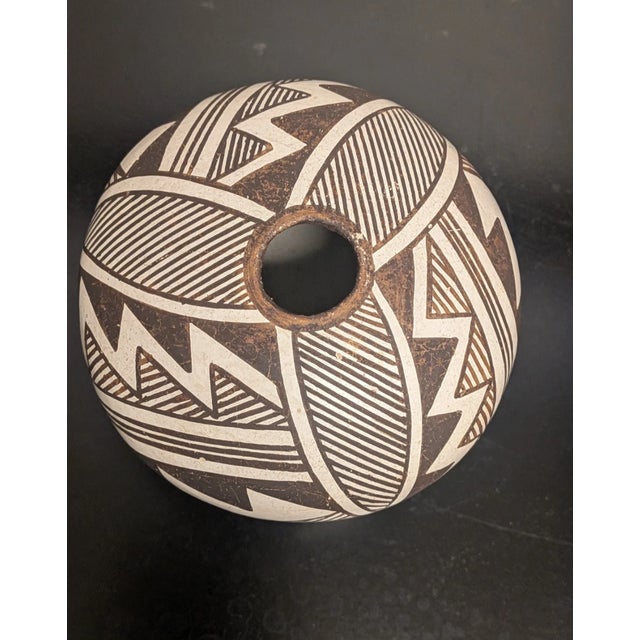 Pueblo Indian Art 1970s Rose Chino Garcia Acoma Pueblo Fine Line Pottery Seed Jar For Sale - Image 4 of 7