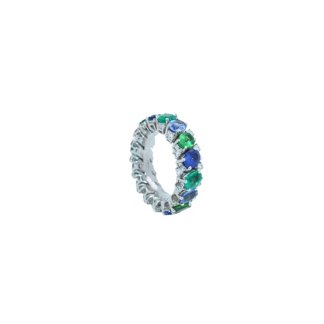 Early 21st Century Diamond Emerald Sapphire Tsavorite Flexible Unique Eternity Band White Gold Ring, Size 5 For Sale - Image 5 of 18